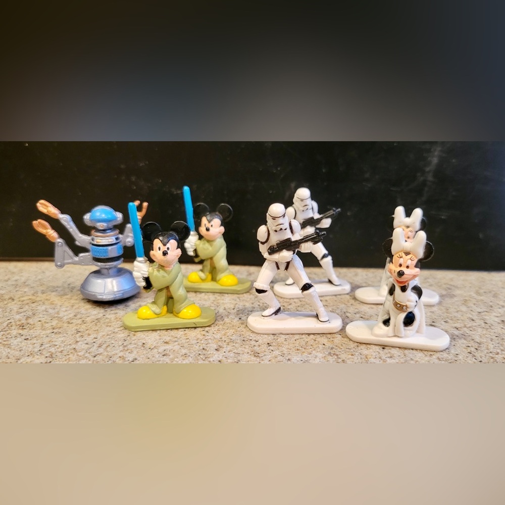 Disney Star Wars Park Mini Figures. Seven sold together.